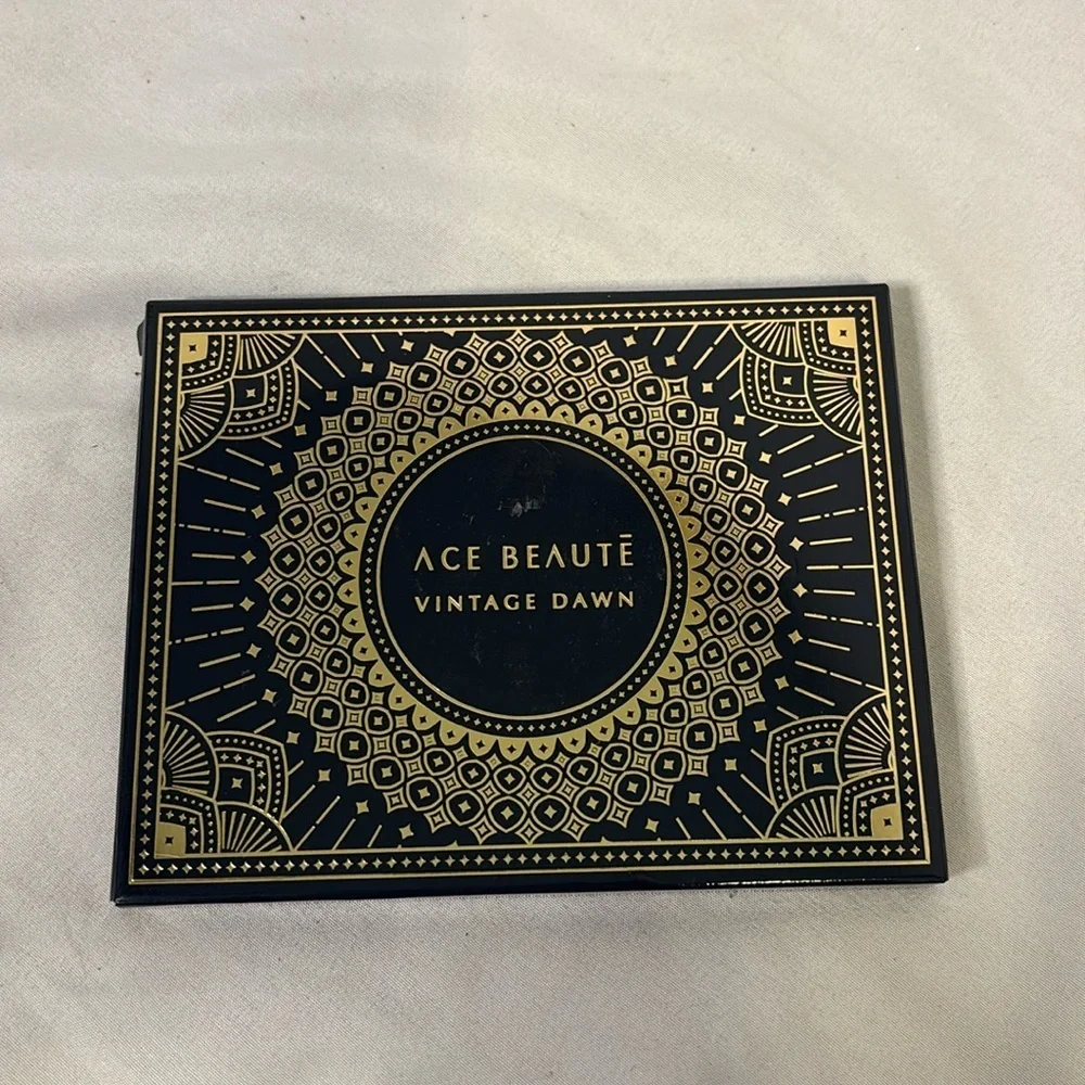Ace Beaute Pigmented Eye Shadow Palette Vintage Dawn